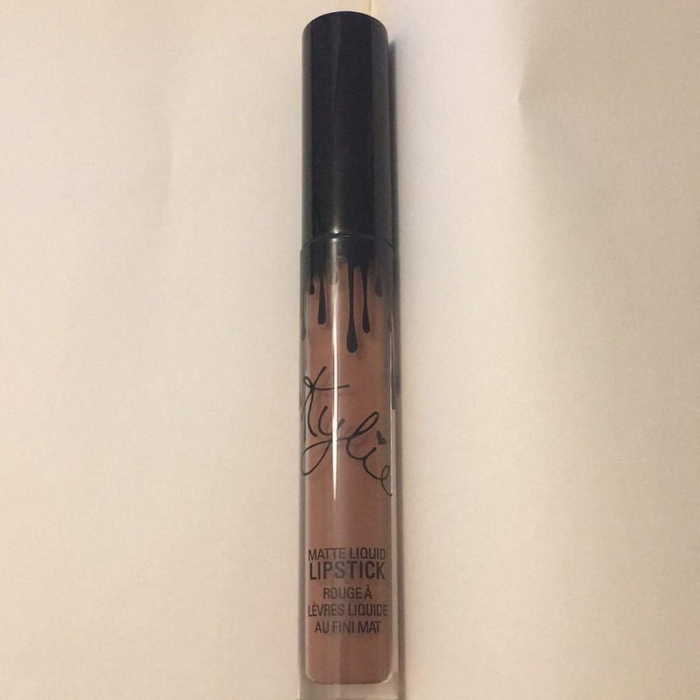 Kylie Jenner Lipstick in Dolce K